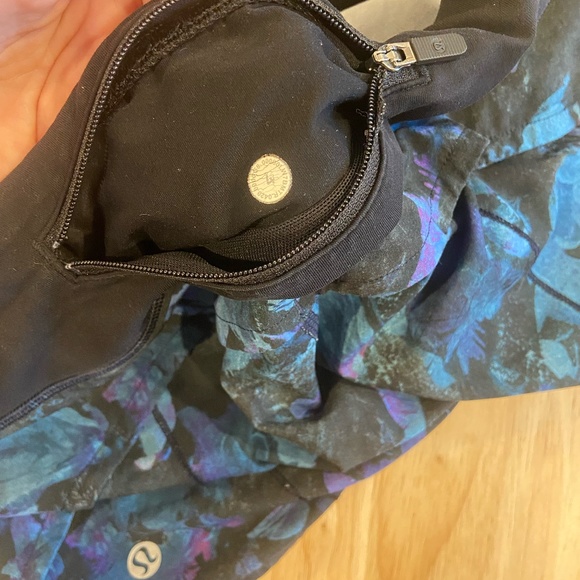 Lululemon Speed up shorts AND Flow Bra - Picture 4 of 6